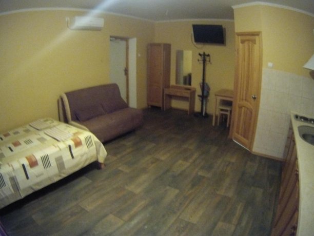 Люкс №67 однокомнатный, база отдыха «Кипарис», Кирилловка. Фото 4