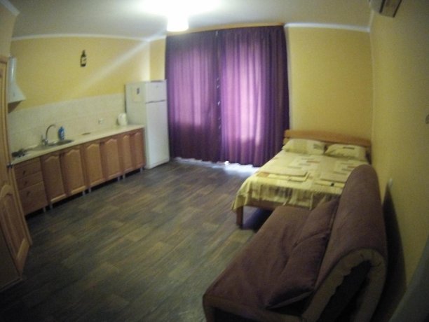 Люкс №67 однокомнатный, база отдыха «Кипарис», Кирилловка. Фото 5