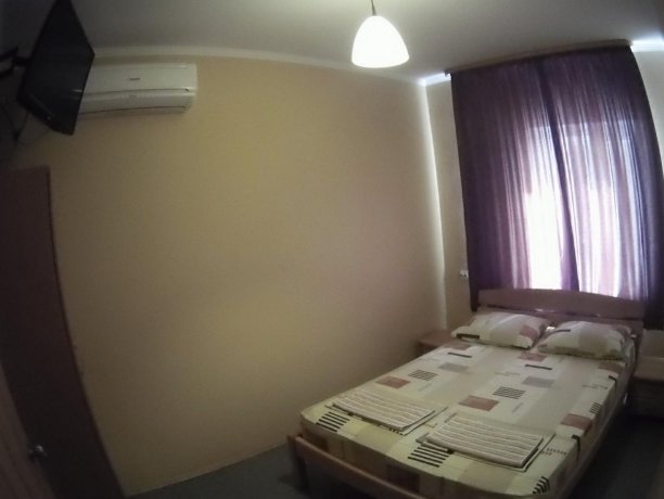 Люкс №68 двухкомнатный, база отдыха «Кипарис», Кирилловка. Фото 1