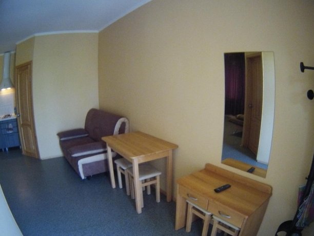 Люкс №68 двухкомнатный, база отдыха «Кипарис», Кирилловка. Фото 4