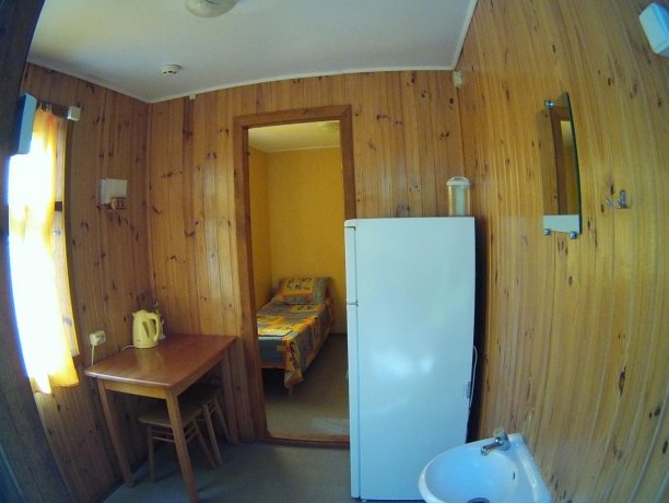 Стандарт №41 однокомнатный, база отдыха «Кипарис», Кирилловка. Фото 1