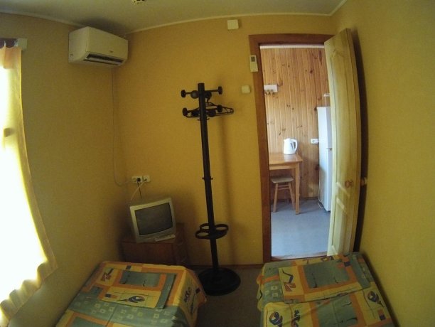 Стандарт №48 однокомнатный, база отдыха «Кипарис», Кирилловка. Фото 3