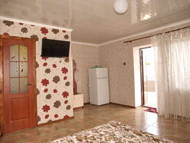 Люкс №3 (3 корп) однокомнатный, гостевой дом «Афродита +Бассейн», Кирилловка. Фото 1