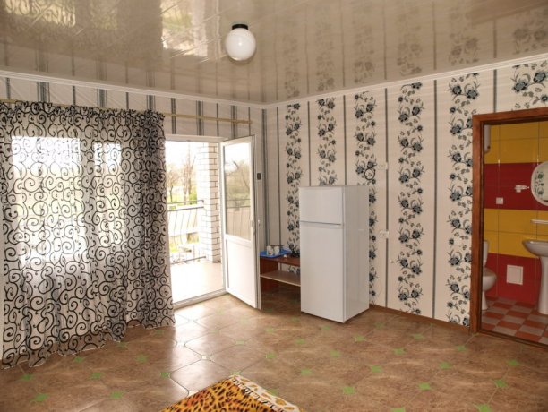 Люкс №7 (3 корп) однокомнатный, гостевой дом «Афродита +Бассейн», Кирилловка. Фото 1