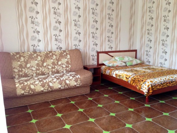 Люкс №12 (3 корп) однокомнатный, гостевой дом «Афродита +Бассейн», Кирилловка. Фото 1