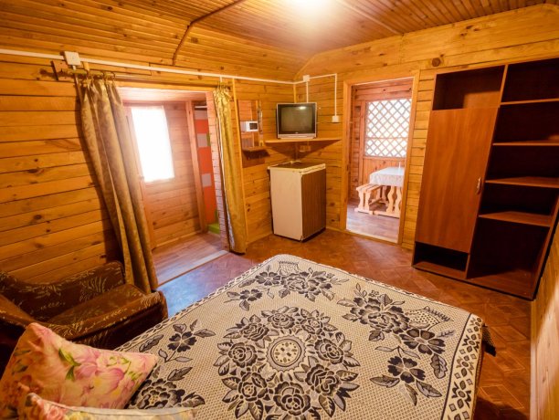 Коттедж №3 однокомнатный, база отдыха «Солнышко», Кирилловка. Фото 4