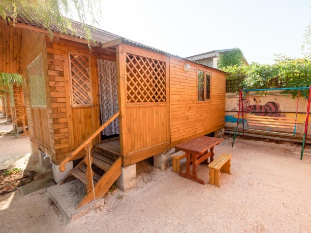 Коттедж №4 однокомнатный, база отдыха «Солнышко», Кирилловка. Фото 1