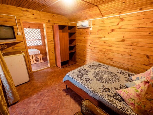 Коттедж №7 однокомнатный, база отдыха «Солнышко», Кирилловка. Фото 5