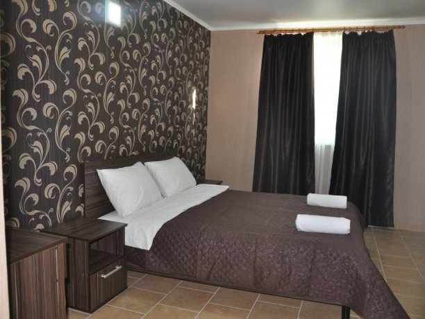 Апартаменты №2 двухкомнатный, база отдыха «Елена», Кирилловка. Фото 1