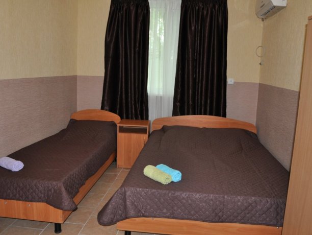 Стандарт №18 однокомнатный, база отдыха «Елена», Кирилловка. Фото 1