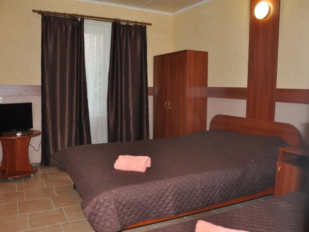 Коттедж (стандарт) №1 однокомнатный, база отдыха «Елена», Кирилловка. Фото 1