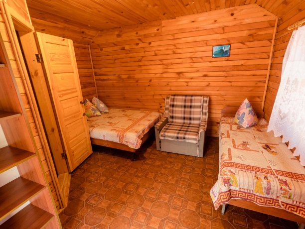 Коттедж №21 однокомнатный, база отдыха «Солнышко», Кирилловка. Фото 2