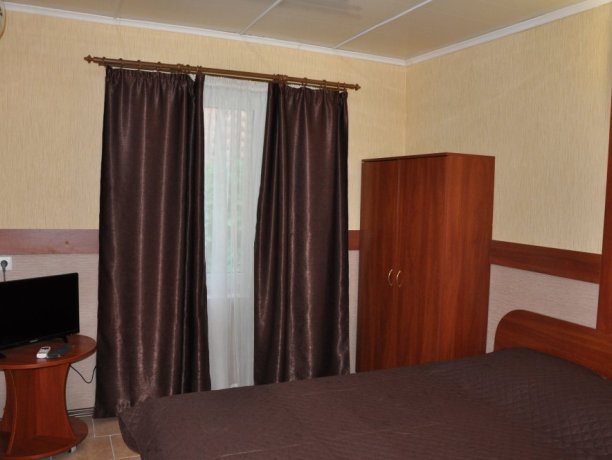 Коттедж (стандарт) №2 однокомнатный, база отдыха «Елена», Кирилловка. Фото 1