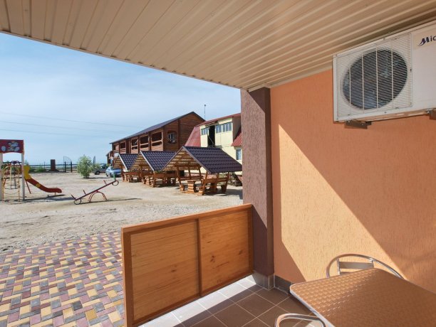 Студия №54 однокомнатный, база отдыха «Акварель», Кирилловка. Фото 1