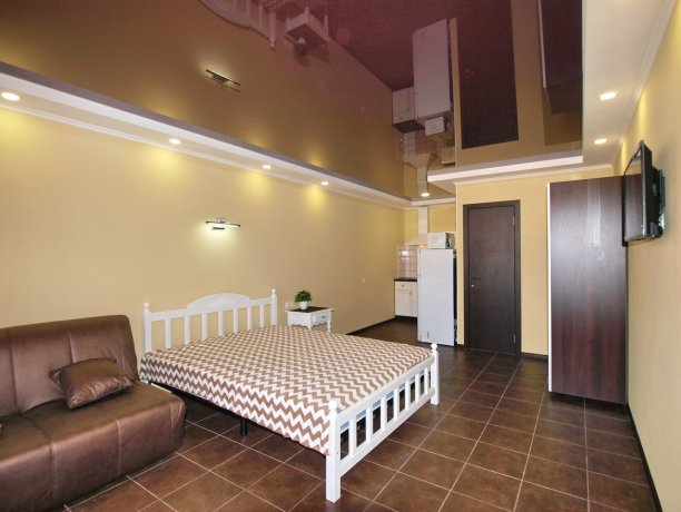 Люкс №71 однокомнатный, база отдыха «Акварель», Кирилловка. Фото 1