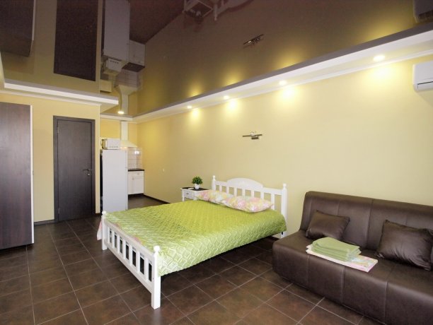 Люкс №72 однокомнатный, база отдыха «Акварель», Кирилловка. Фото 2