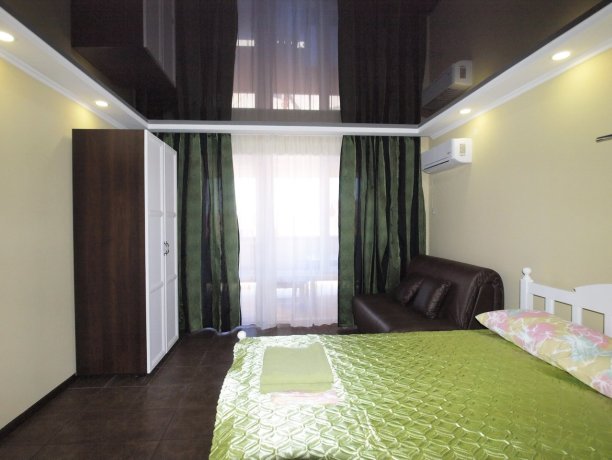 Люкс №73 однокомнатный, база отдыха «Акварель», Кирилловка. Фото 1