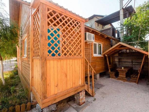 Коттедж №24 двухкомнатный, база отдыха «Солнышко», Кирилловка. Фото 1