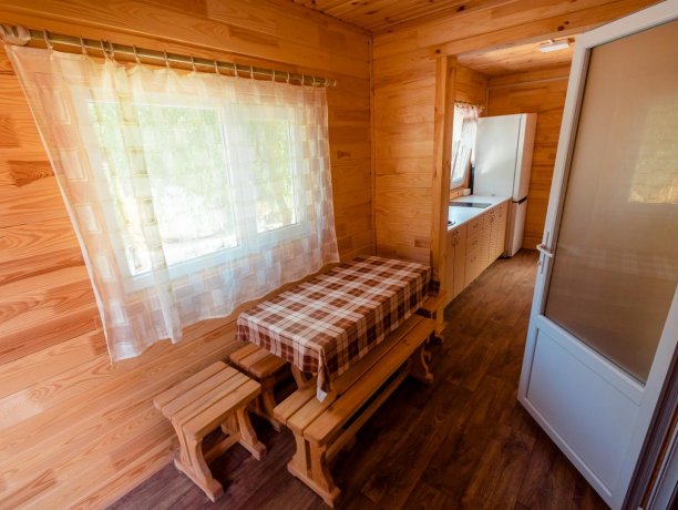 Коттедж №24 двухкомнатный, база отдыха «Солнышко», Кирилловка. Фото 2