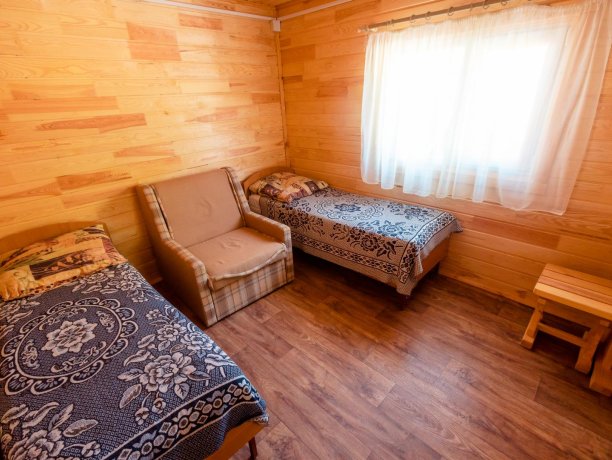 Коттедж №24 двухкомнатный, база отдыха «Солнышко», Кирилловка. Фото 4