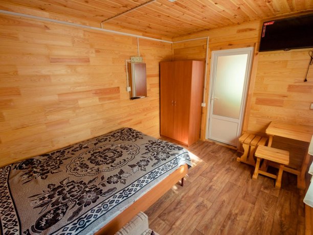 Коттедж №24 двухкомнатный, база отдыха «Солнышко», Кирилловка. Фото 6