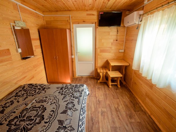 Коттедж №24 двухкомнатный, база отдыха «Солнышко», Кирилловка. Фото 7