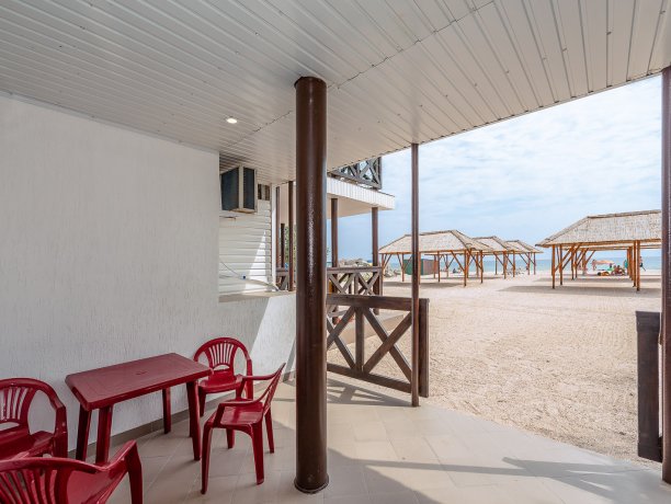 Коттедж Family sea 1 однокомнатный, база отдыха «ADMIRAL», Кирилловка. Фото 3