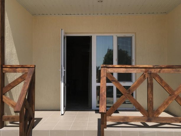 Люкс №39 (4корп) однокомнатный, база отдыха «ADMIRAL», Кирилловка. Фото 2