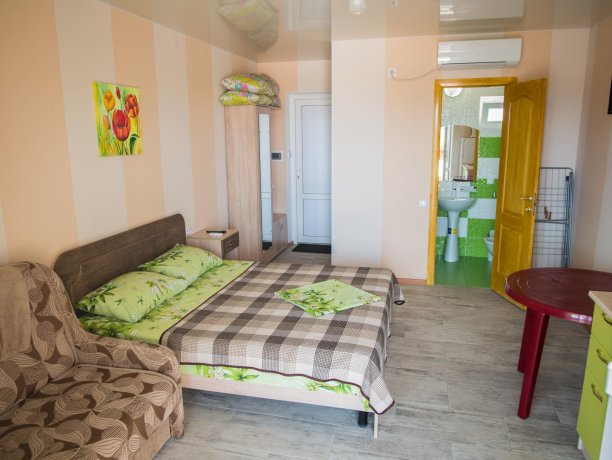 Люкс №41 (4корп) однокомнатный, база отдыха «ADMIRAL», Кирилловка. Фото 3