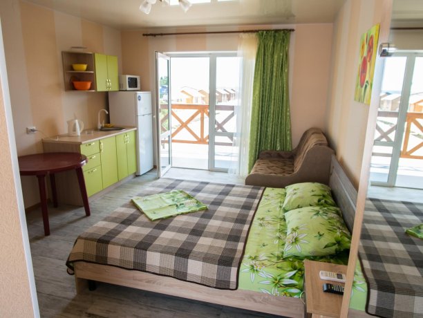 Люкс №44 (4корп) однокомнатный, база отдыха «ADMIRAL», Кирилловка. Фото 1