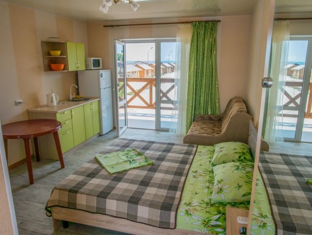 Люкс №47 (4корп) однокомнатный, база отдыха «ADMIRAL», Кирилловка. Фото 3