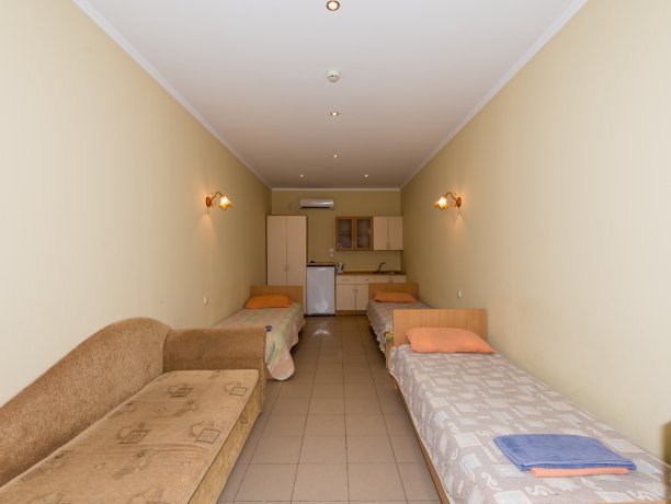 Стандарт № 116 однокомнатный, база отдыха «Водный мир», Кирилловка. Фото 1