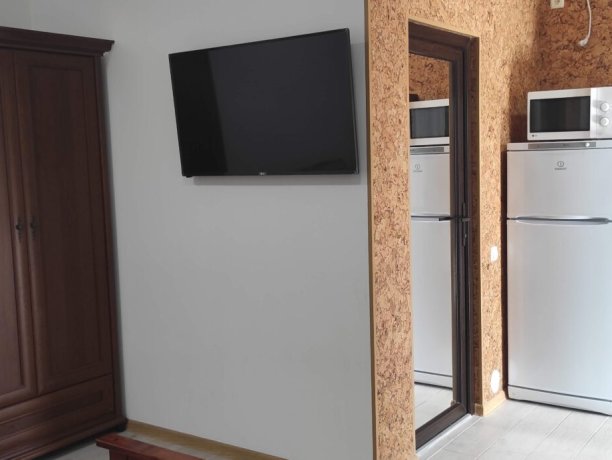 Люкс №63 однокомнатный, база отдыха «Водный мир», Кирилловка. Фото 2