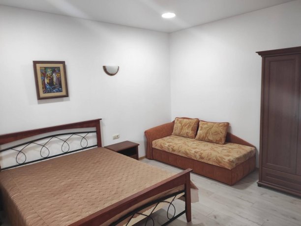 Люкс №140 однокомнатный, база отдыха «Водный мир», Кирилловка. Фото 1