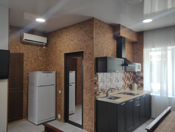 Люкс №134 однокомнатный, база отдыха «Водный мир», Кирилловка. Фото 3