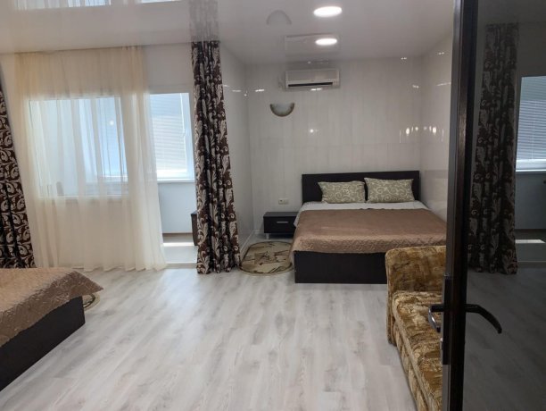 Люкс №24 у бассейна однокомнатный, база отдыха «Водный мир», Кирилловка. Фото 2