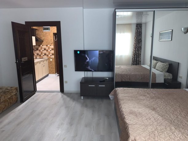 Люкс №24 у бассейна однокомнатный, база отдыха «Водный мир», Кирилловка. Фото 4