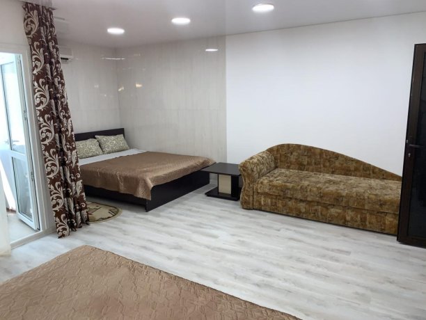 Люкс №206 [3х эт. корпус] однокомнатный, база отдыха «Водный мир», Кирилловка. Фото 3