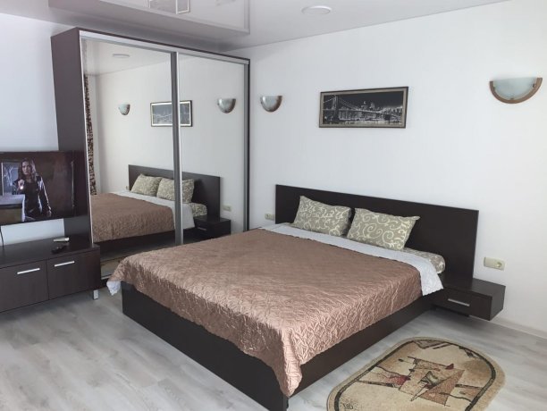 Люкс №304 [3х эт. корпус] однокомнатный, база отдыха «Водный мир», Кирилловка. Фото 1