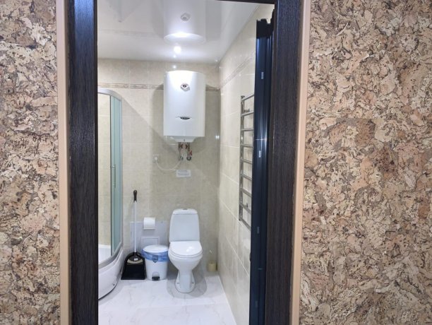 Люкс №305 [3х эт. корпус] однокомнатный, база отдыха «Водный мир», Кирилловка. Фото 6