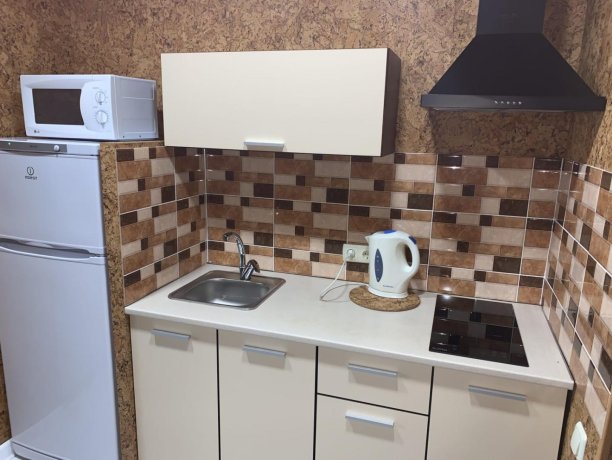 Люкс №306 [3х эт. корпус] однокомнатный, база отдыха «Водный мир», Кирилловка. Фото 5