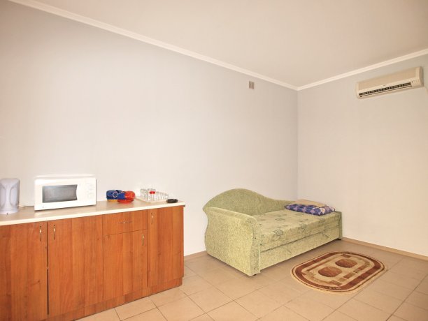 Люкс №103 однокомнатный, база отдыха «Водный мир», Кирилловка. Фото 4