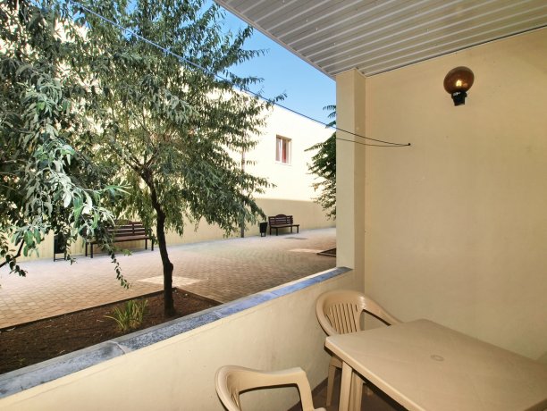 Люкс №103 однокомнатный, база отдыха «Водный мир», Кирилловка. Фото 8