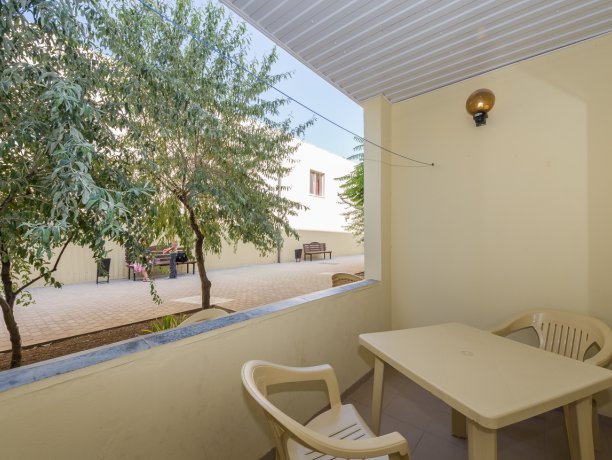 Люкс №106 однокомнатный, база отдыха «Водный мир», Кирилловка. Фото 6