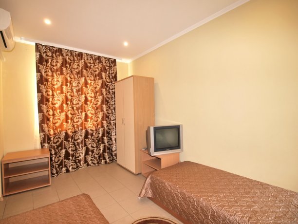 Люкс №307 2-х ком. двухкомнатный, база отдыха «Водный мир», Кирилловка. Фото 5