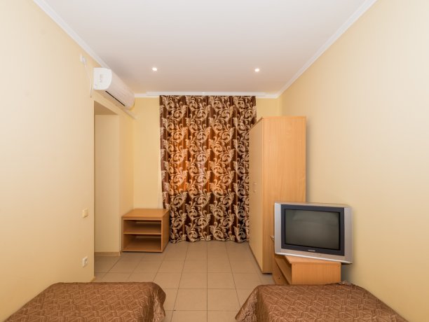 Люкс №107 2-х ком. двухкомнатный, база отдыха «Водный мир», Кирилловка. Фото 4