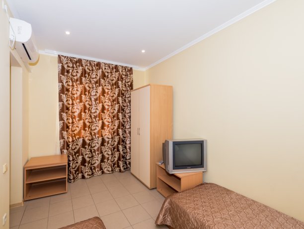 Люкс №107 2-х ком. двухкомнатный, база отдыха «Водный мир», Кирилловка. Фото 5