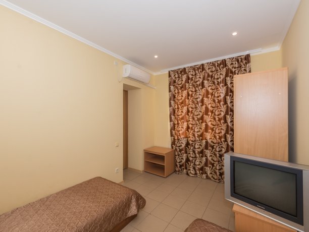 Люкс №107 2-х ком. двухкомнатный, база отдыха «Водный мир», Кирилловка. Фото 6