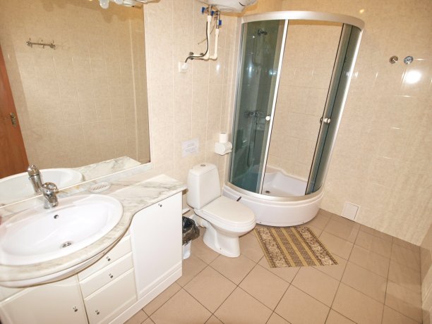 Люкс №107 2-х ком. двухкомнатный, база отдыха «Водный мир», Кирилловка. Фото 8