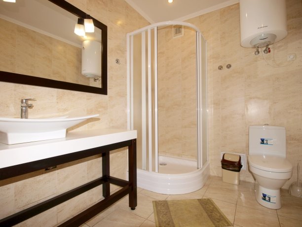 Люкс №4 * 2-х ком. двухкомнатный, база отдыха «Водный мир», Кирилловка. Фото 11